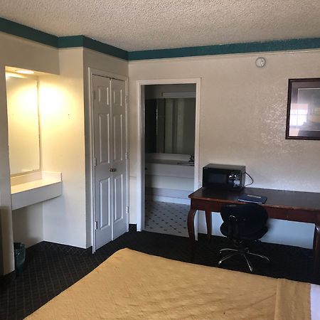 Americas Best Value Inn Denver Exterior photo