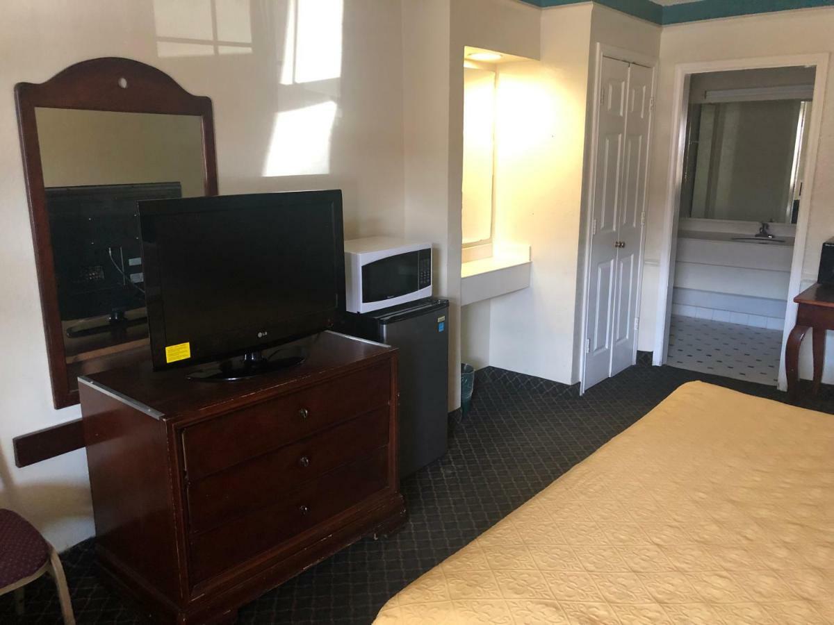 Americas Best Value Inn Denver Exterior photo